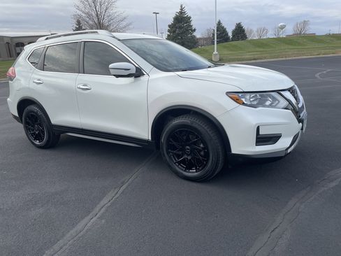 Used 2018 Nissan Rogue SV w/ Premium Package image 7