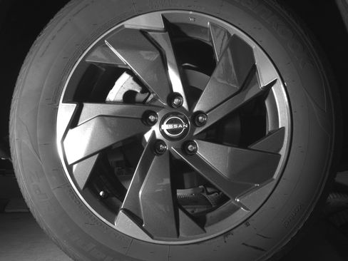 Used 2025 Nissan Rogue SV AWD/4WD image 15