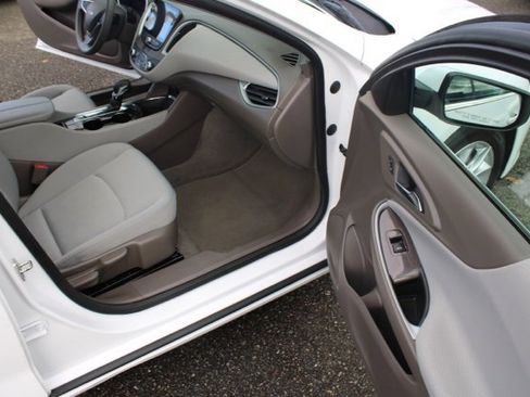 Used 2022 Chevrolet Malibu LT image 27