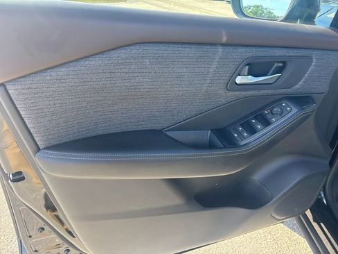 Used 2023 Nissan Rogue SV image 29