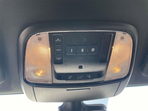 Used 2022 Dodge Durango GT image 25