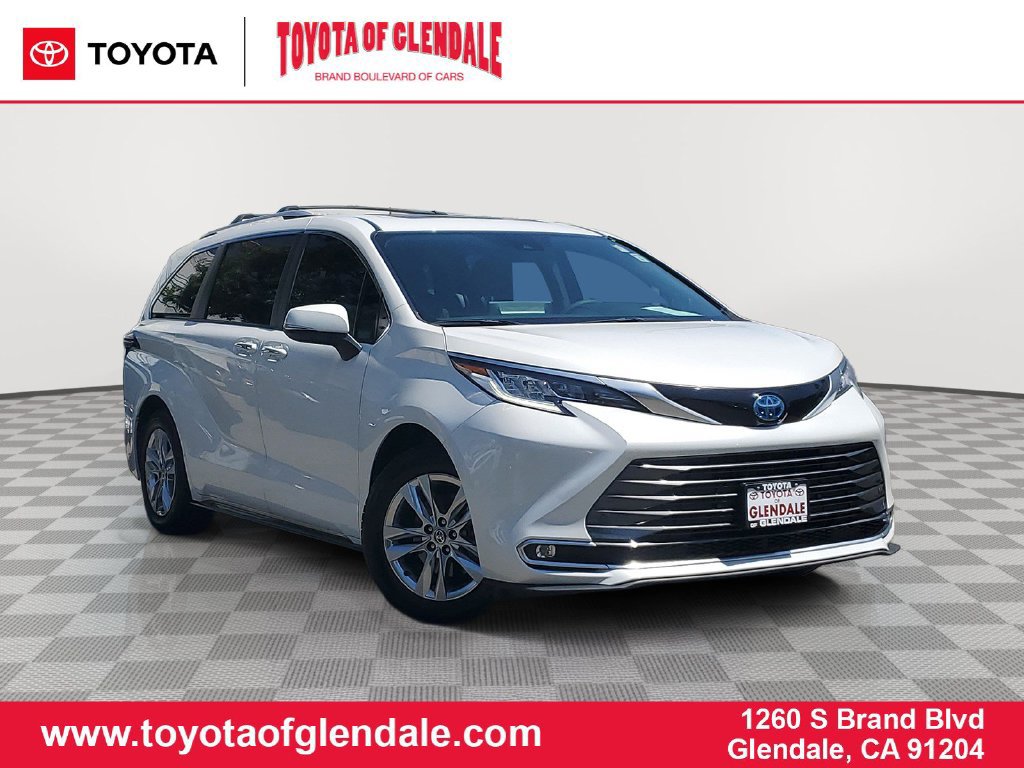 Certified 2024 Toyota Sienna Limited FWD image 1
