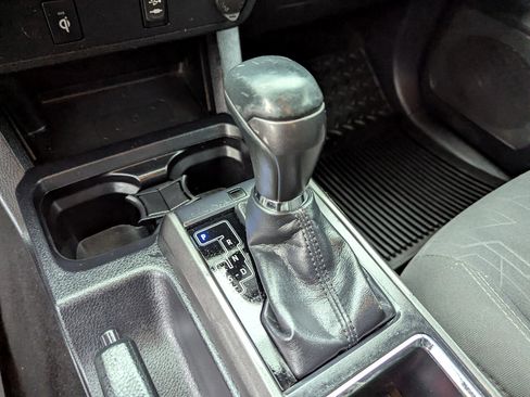 Used 2017 Toyota Tacoma TRD Sport w/ Tow Package (A/T) image 26