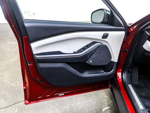 Used 2021 Ford Mustang Mach-E Premium image 21