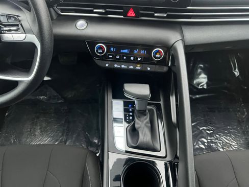 Certified 2023 Hyundai Elantra Blue image 11