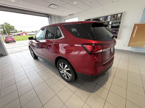 Used 2024 Chevrolet Equinox LT w/ LPO, Floor Liner Package FWD image 3