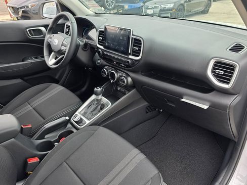 New 2025 Hyundai Venue SEL image 9