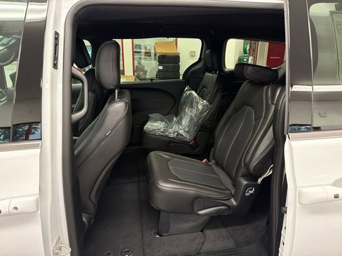 New 2027 Chrysler Pacifica LX FWD image 19