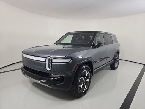 Used 2023 Rivian R1S Launch Edition AWD/4WD image 1