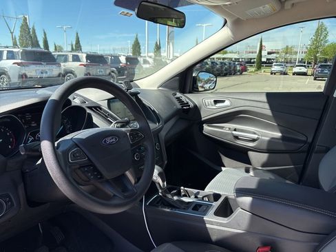 Used 2019 Ford Escape SE image 4