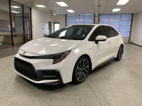 Used 2020 Toyota Corolla XSE FWD image 3