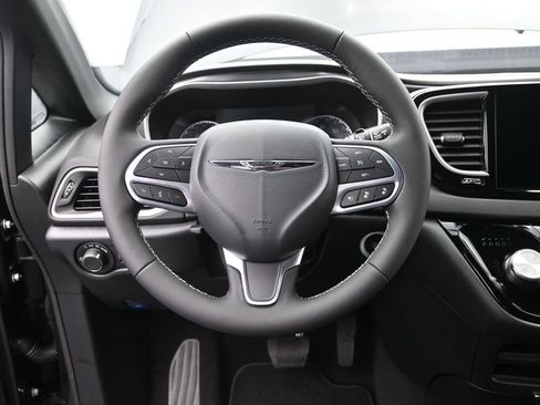 New 2026 Chrysler Voyager LX image 27