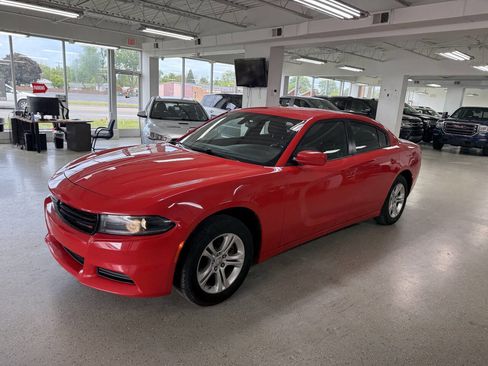 Used 2022 Dodge Charger SXT RWD image 2
