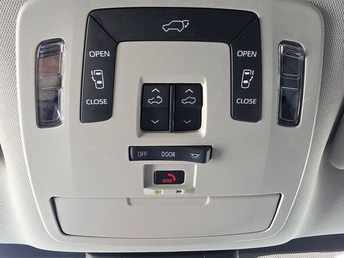 Used 2026 Toyota Sienna XLE FWD image 48