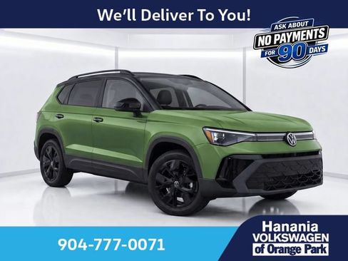 Used 2025 Volkswagen Taos SE FWD image 2