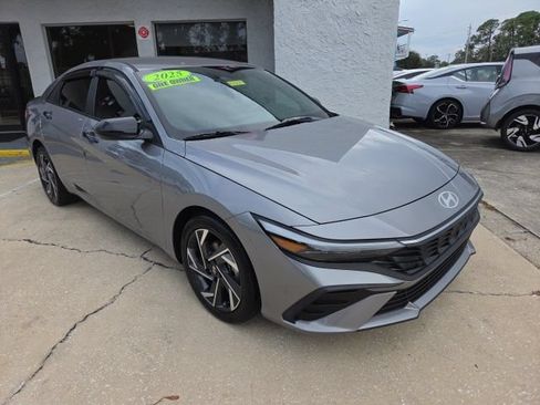 Used 2025 Hyundai Elantra Sport FWD image 1