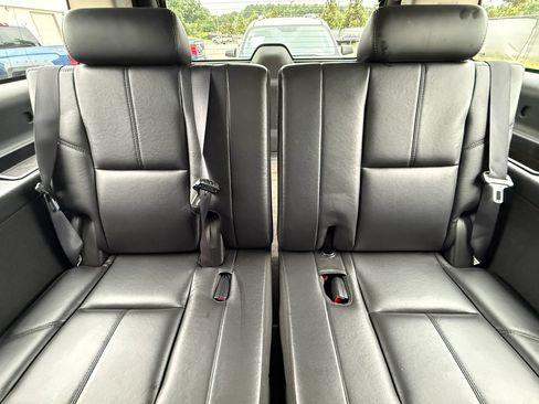 Used 2011 Chevrolet Suburban LT w/ Luxury Package AWD/4WD image 23