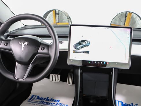 Used 2020 Tesla Model 3 Performance image 16