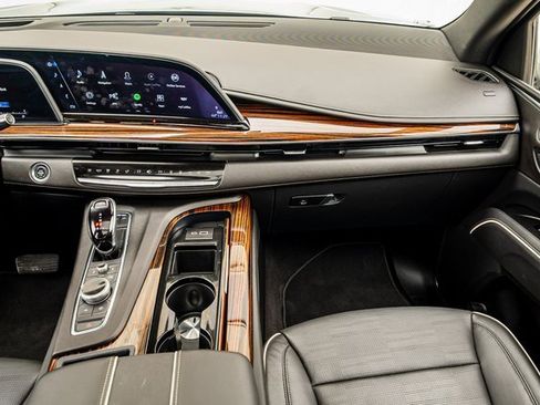 Certified 2024 Cadillac Escalade Premium Luxury image 10