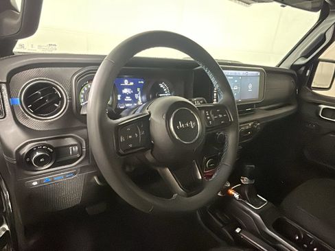 Used 2024 Jeep Wrangler Unlimited Rubicon 4xe AWD/4WD image 15