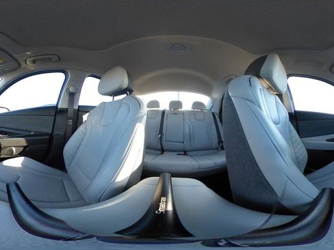 Used 2025 Hyundai Elantra Limited image 44