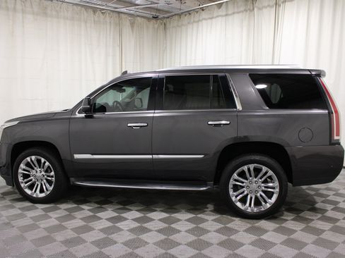 Used 2017 Cadillac Escalade Luxury w/ LPO, Radiant Package AWD/4WD image 35