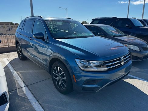 Used 2019 Volkswagen Tiguan SE w/ Panoramic Sunroof Package image 5