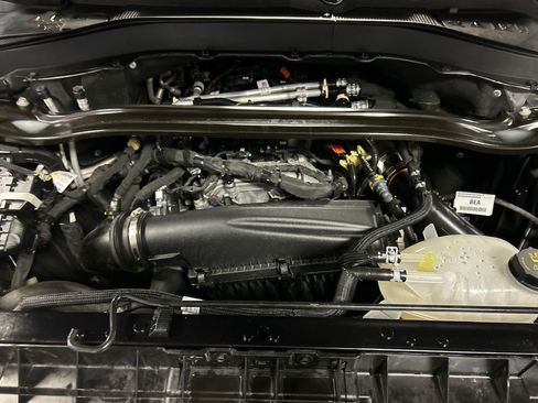 Used 2025 Ford Explorer ST-Line w/ ST-Line Street Pack image 27