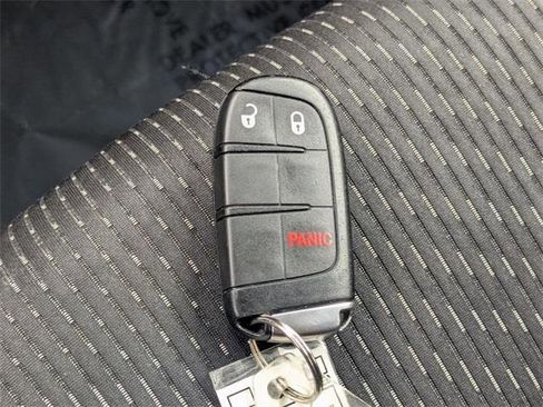 Used 2018 Dodge Journey SE w/ Blacktop Package image 26