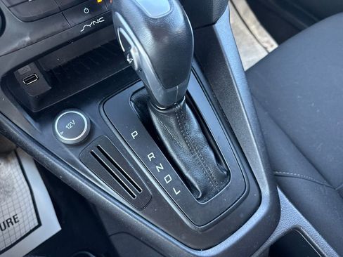 Used 2016 Ford Focus SE w/ SE Power Seat Package image 34