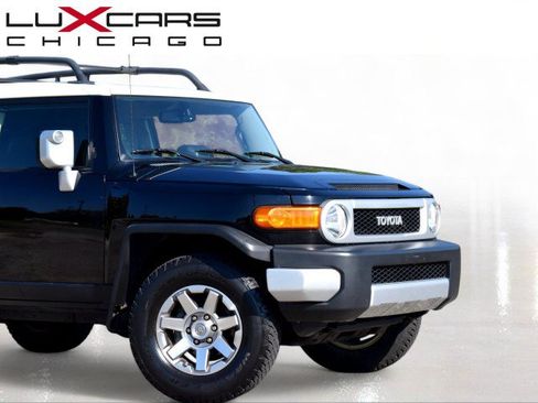 Used 2014 Toyota FJ Cruiser 4WD w/ Convenience Package image 2