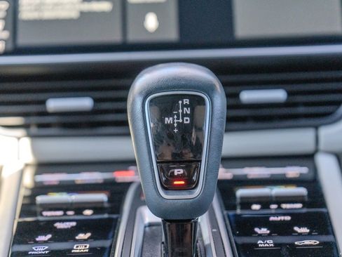 Used 2019 Porsche Cayenne E-Hybrid image 28