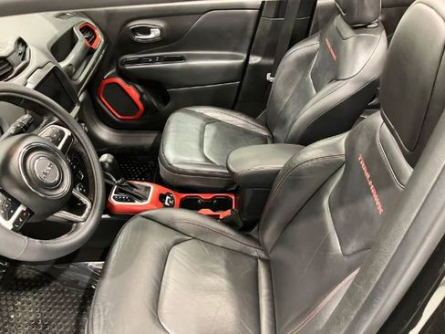 Used 2018 Jeep Renegade Trailhawk image 38