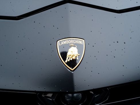Used 2024 Lamborghini Urus Performante AWD/4WD image 7