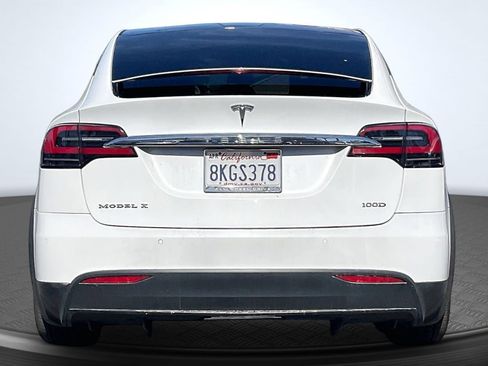 Used 2019 Tesla Model X 75D image 4