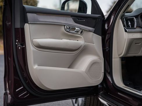 New 2026 Volvo XC90 B6 Ultra w/ Protection Package Premier image 36