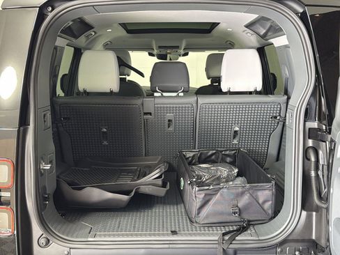 New 2026 Land Rover Defender 110 X-Dynamic SE image 28
