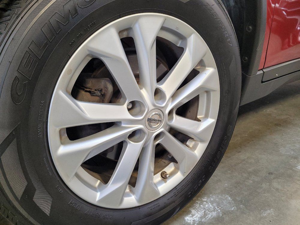 Used 2015 Nissan Rogue SV AWD/4WD image 31