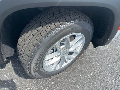 New 2025 Jeep Grand Cherokee L Laredo w/ Luxury Tech Group I image 10