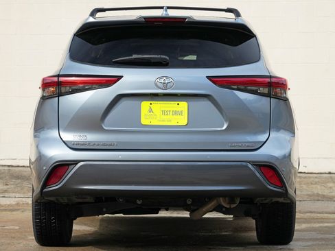Used 2020 Toyota Highlander Limited FWD image 10