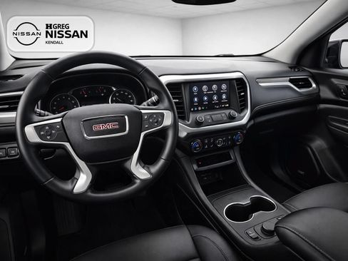 Used 2023 GMC Acadia SLT w/ Preferred Package FWD image 8