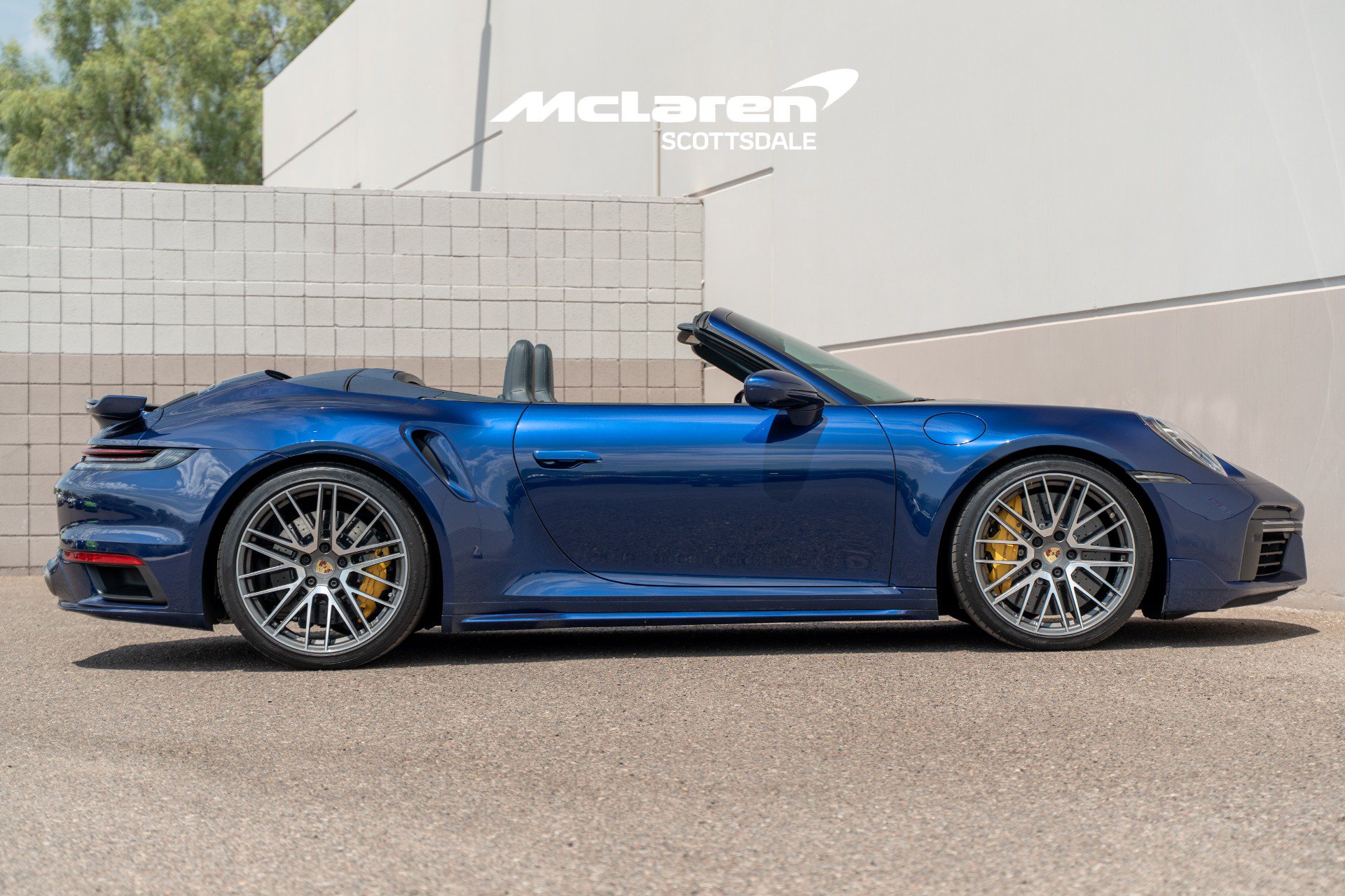 Used 2022 Porsche 911 Cabriolet AWD/4WD image 8