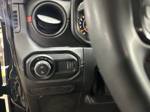 Used 2024 Jeep Gladiator Rubicon w/ Convenience Group image 19