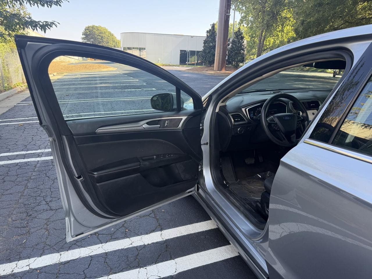 Used 2020 Ford Fusion SE FWD image 9