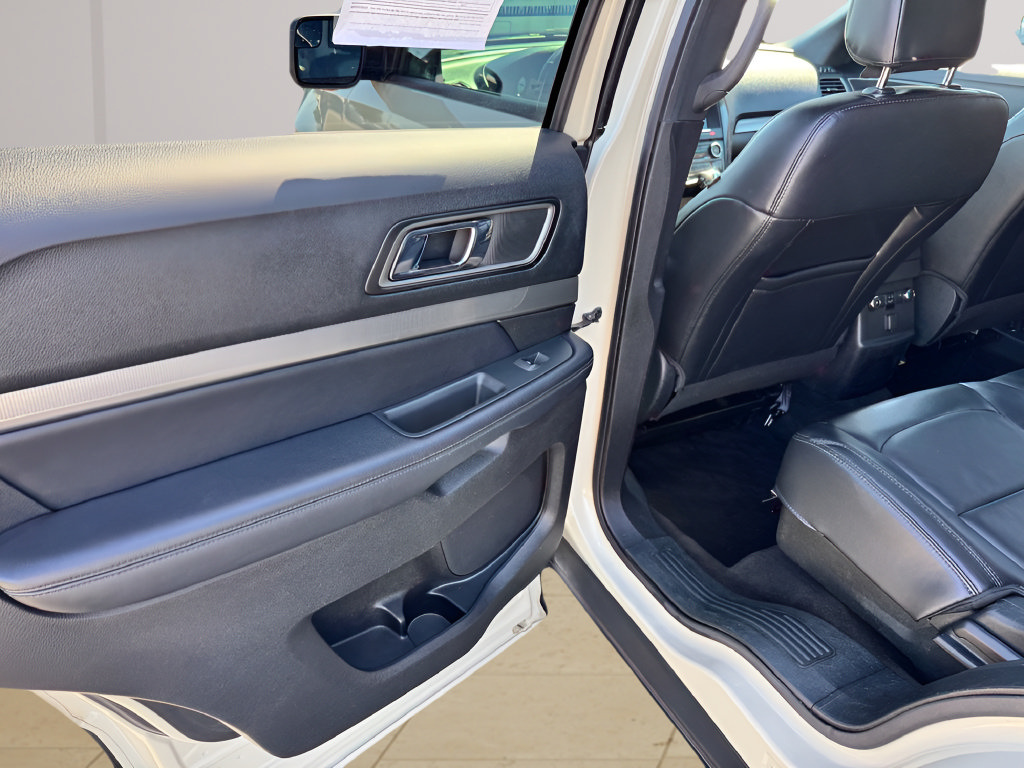 Used 2018 Ford Explorer XLT w/ Equipment Group 202A FWD image 30