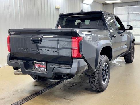 Used 2025 Toyota Tacoma TRD Off-Road AWD/4WD image 6