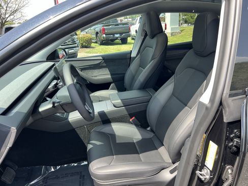 Used 2026 Tesla Model Y Long Range AWD/4WD image 13