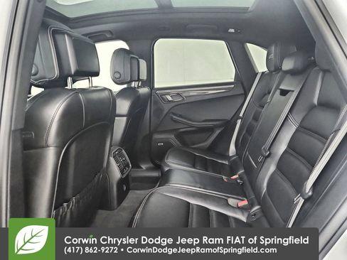 Used 2018 Porsche Macan GTS AWD/4WD image 32