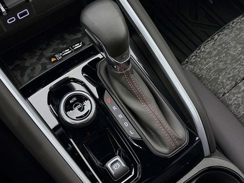 Used 2025 Chevrolet Colorado Z71 w/ Technology Package image 19