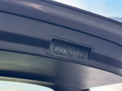 Certified 2022 Ford Explorer ST-Line w/ Class IV Trailer Tow Package image 43